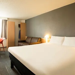 *** Hotel Ibis Orly Tram 7 França